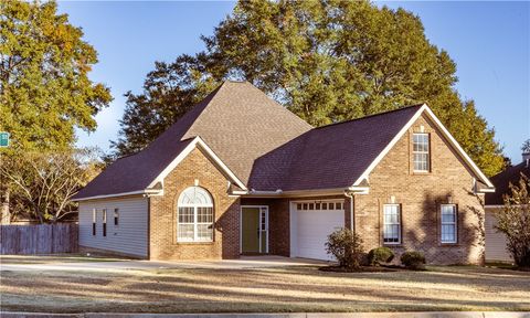 1315 LIZLIN Street Opelika AL 36801