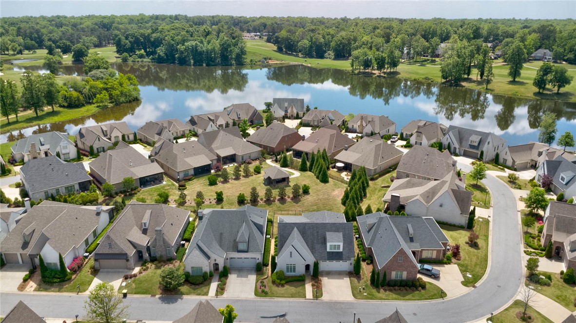 3439 LAKESHORE Drive