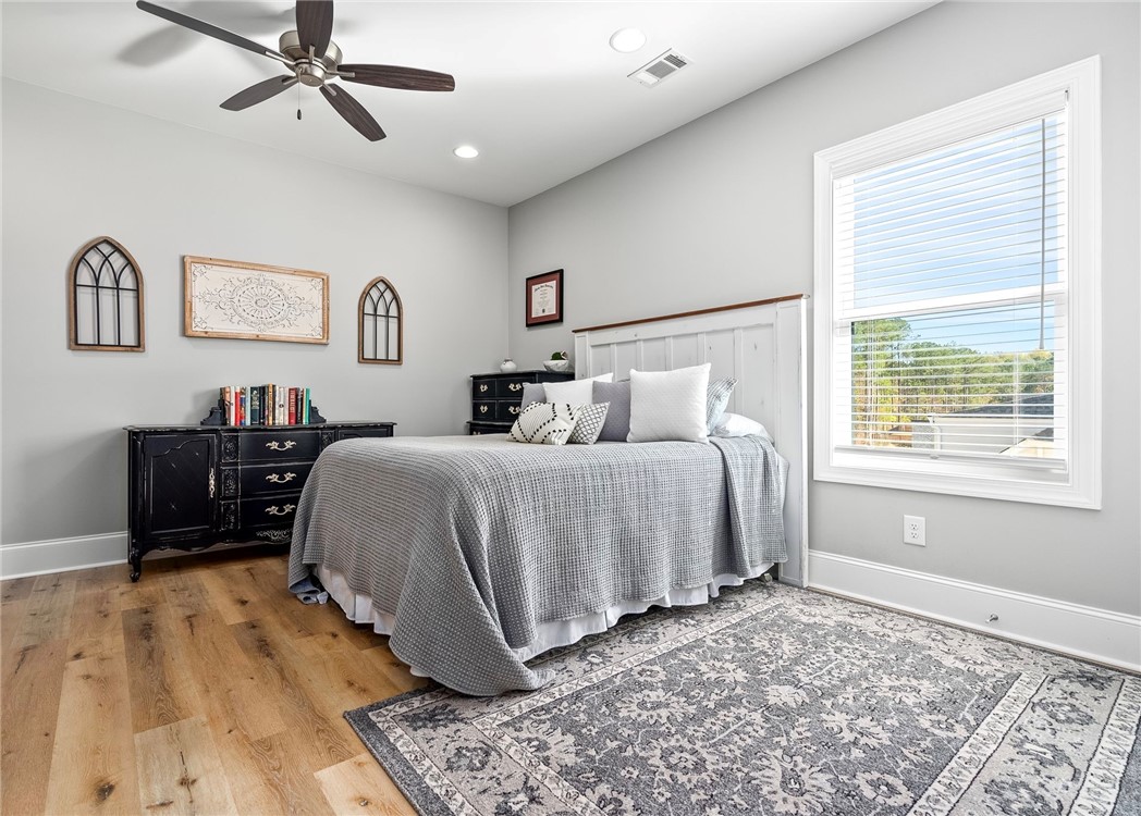 Auburn, Alabama 36830, United States, 5 Bedrooms Bedrooms, ,3 BathroomsBathrooms,Residential,Active,34159