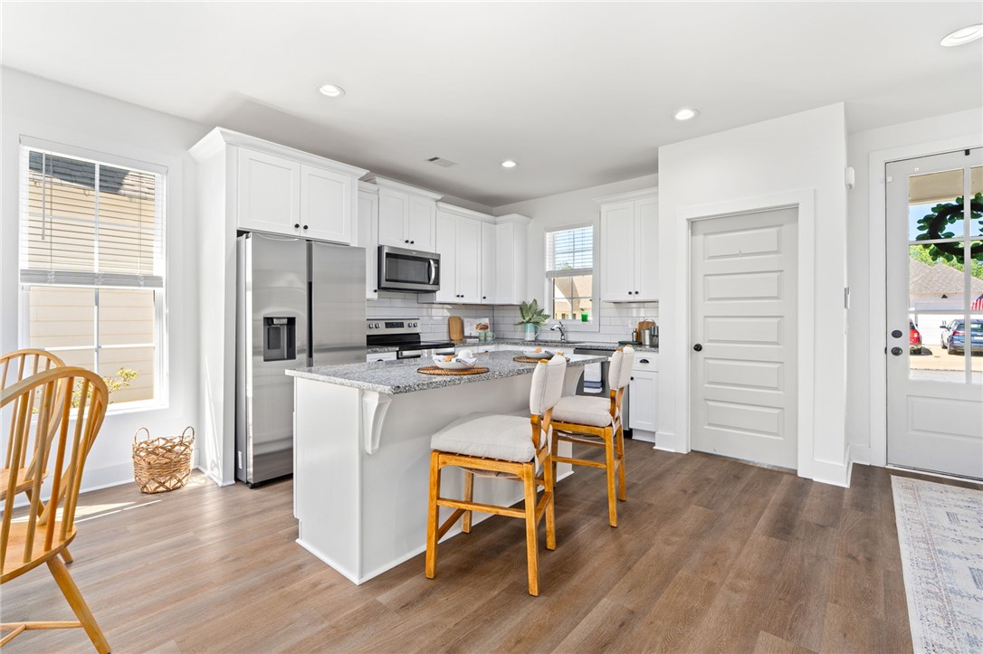 1261 FOX TAIL Lane