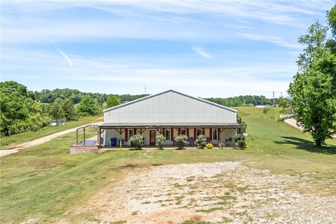 Photo of 1049 COUNTY ROAD 539, Valley, AL 36854 (MLS # 180269)