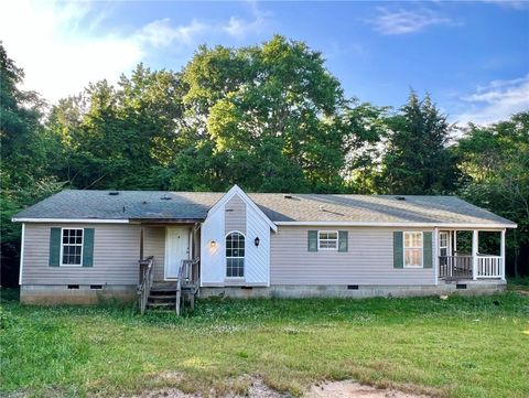 12517 LEE ROAD 379 Valley AL 36854