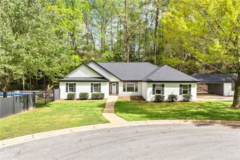 Photo of 1201 MOCKINGBIRD Lane, Opelika, AL 36801 (MLS # 179694)