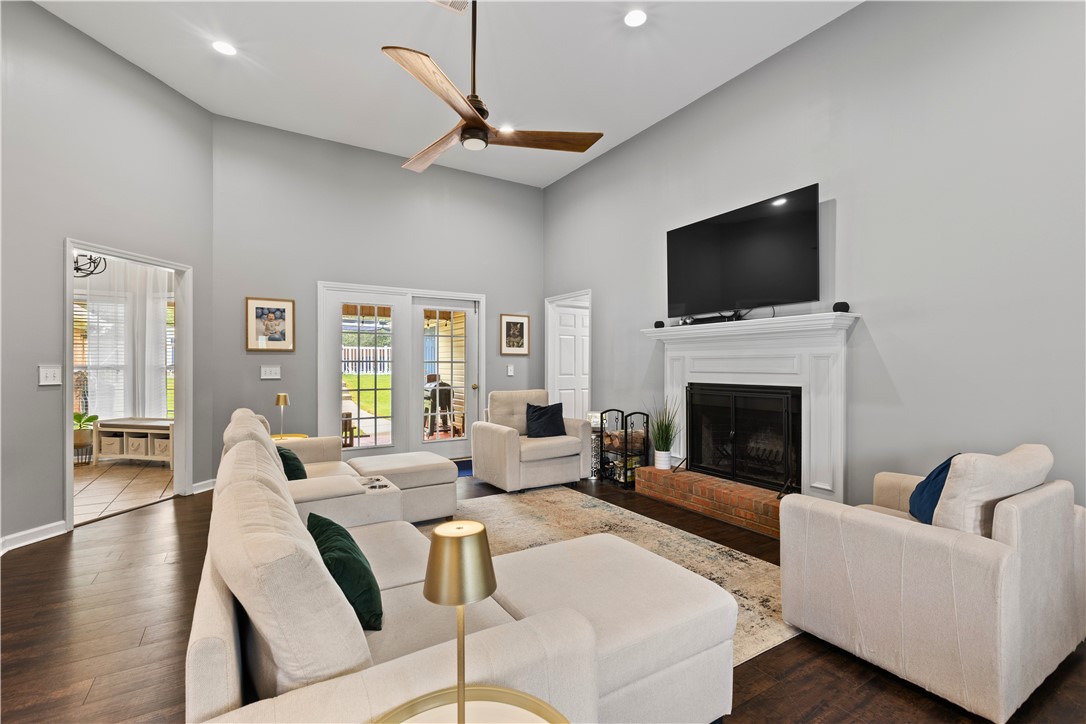 1404 SANDRAY Drive