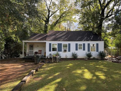 Photo of 1120 LAKEVIEW Drive, Auburn, AL 36830 (MLS # 177302)