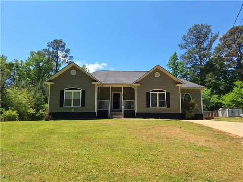 Photo of 806 SPRINGFIELD Circle, Lafayette, AL 36862 (MLS # 180197)