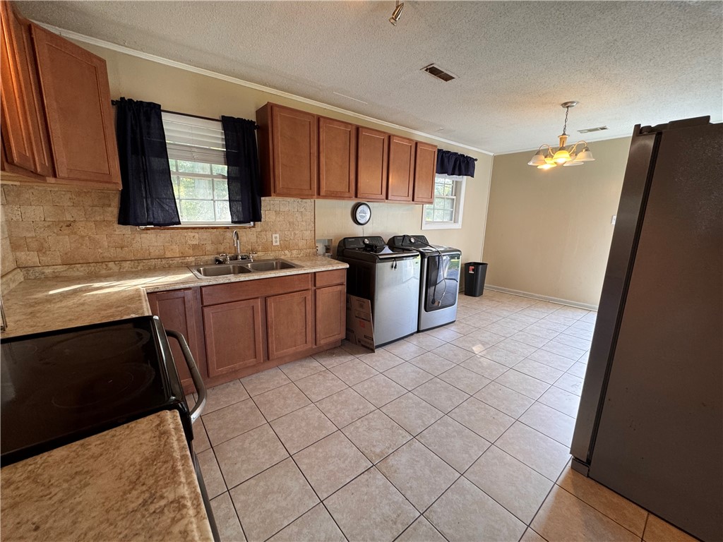 44 W COLLEGE Street N