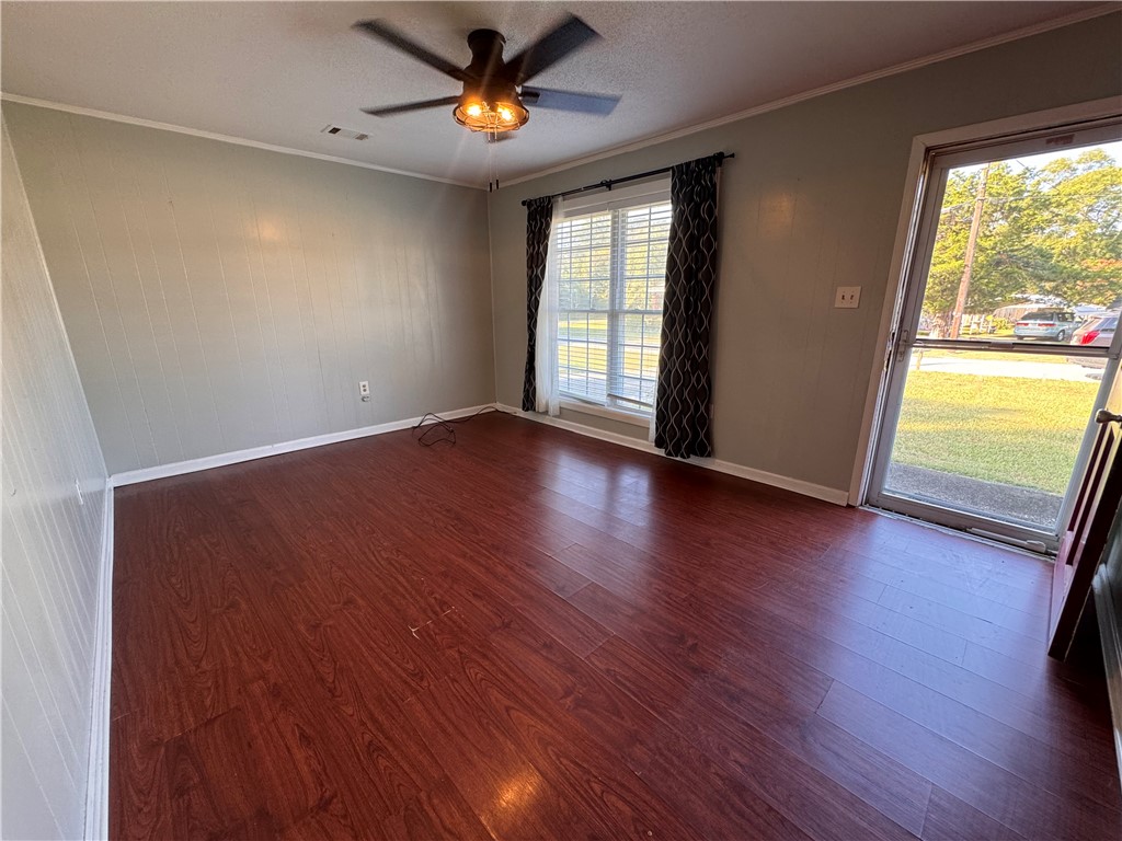 44 W COLLEGE Street N