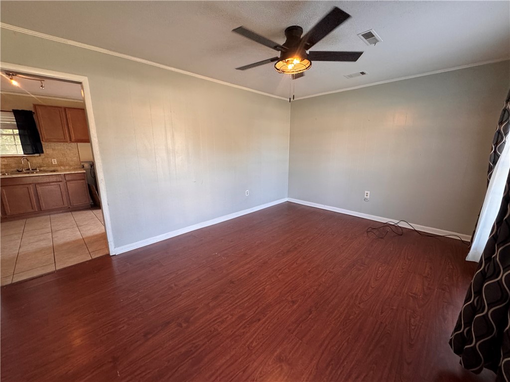 44 W COLLEGE Street N