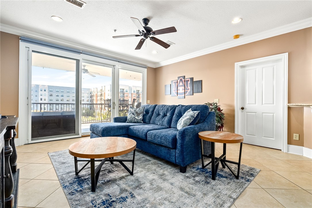 234 W MAGNOLIA Avenue 204