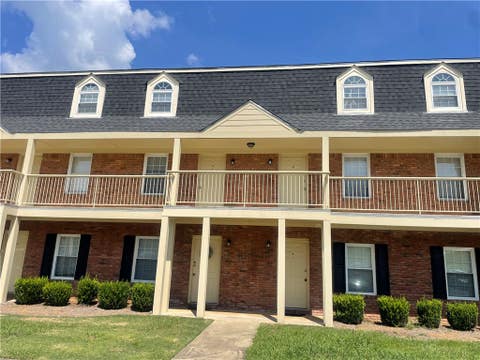 Photo of 1761 WIRE Road #8-5, Auburn, AL 36830 (MLS # 181772)