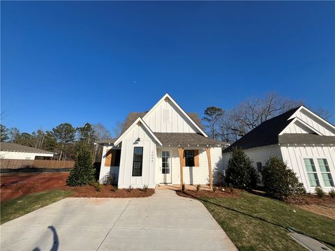 Photo of 131 WOODLAND Lane, Opelika, AL 36801 (MLS # 178596)