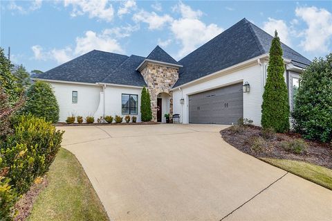 Photo of 1001 Fairview Drive, Auburn, AL 36830 (MLS # 177991)