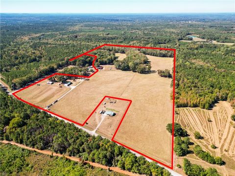 Photo of 186 BEECH SPRINGS Road, Pine Mountain, GA 31822 (MLS # 177149)