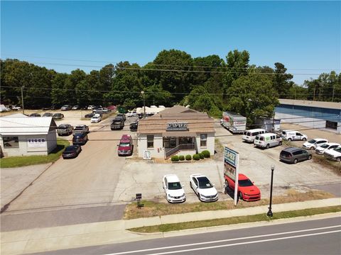 1203 OPELIKA Road Auburn AL 36830