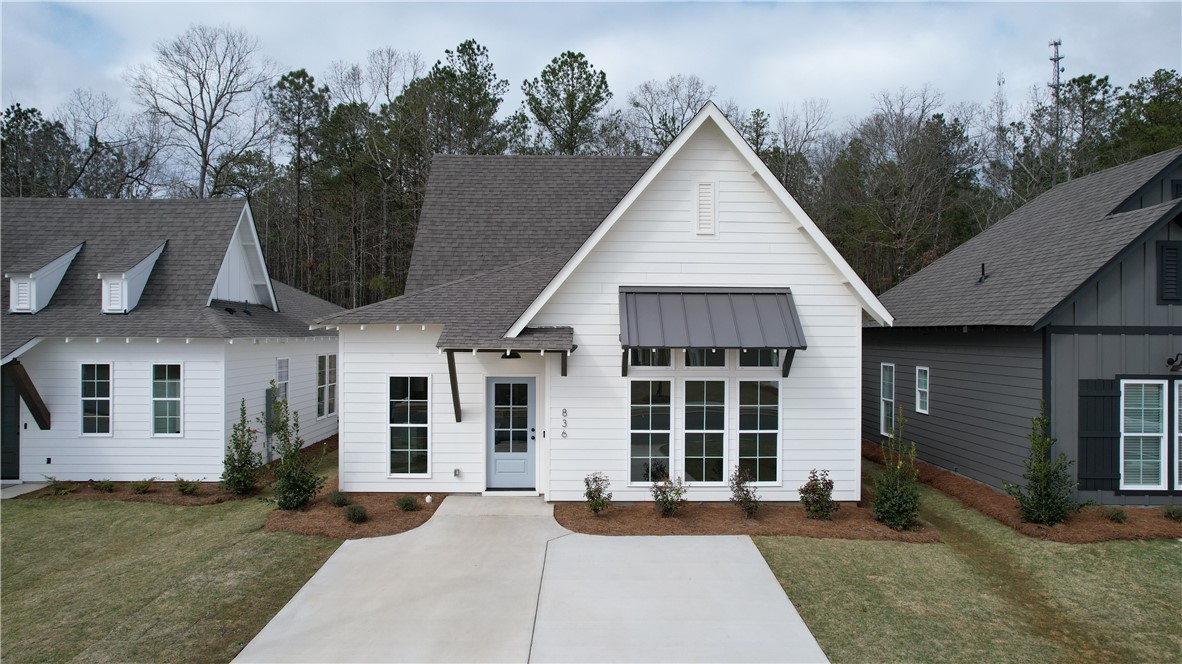 836 VILLAGE Drive