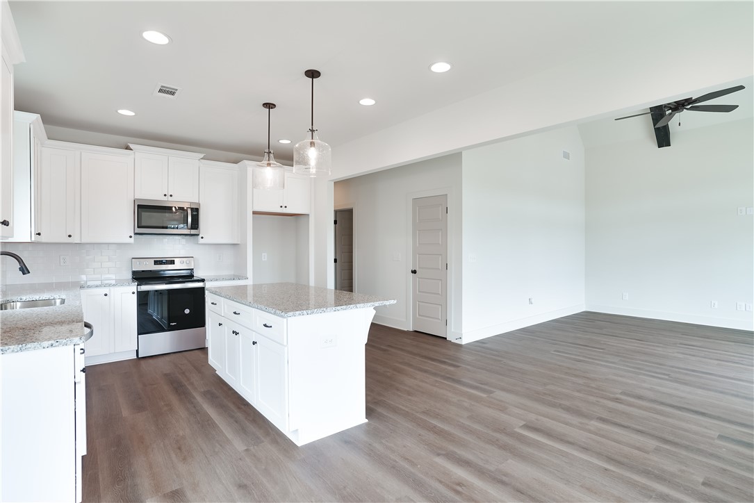 836 VILLAGE Drive