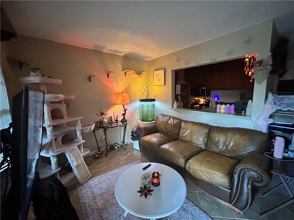 152 E University Drive D101