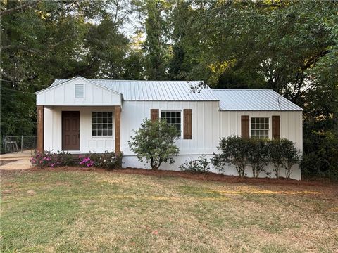 Photo of 1034 MCKINLEY Avenue, Auburn, AL 36830 (MLS # 177197)