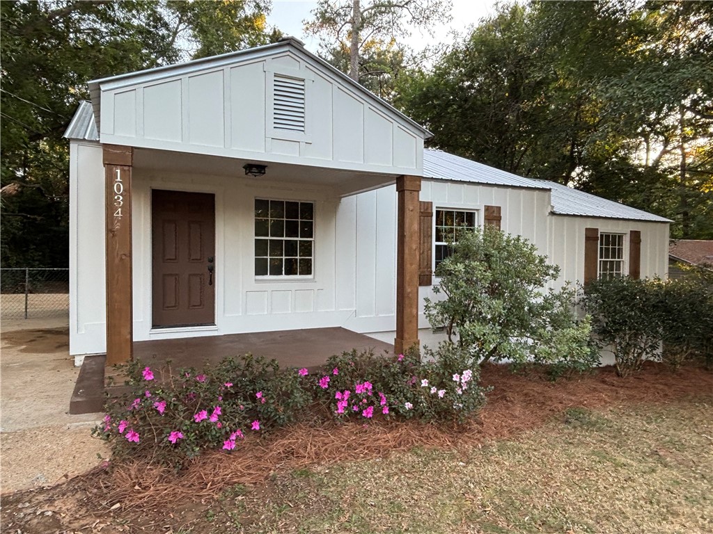 1034 MCKINLEY Avenue