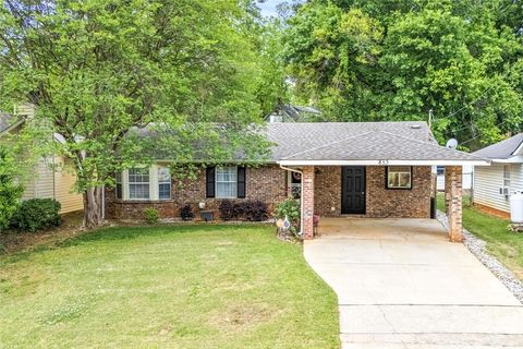 Photo of 835 TWIN FORKS Avenue, Auburn, AL 36830 (MLS # 180144)
