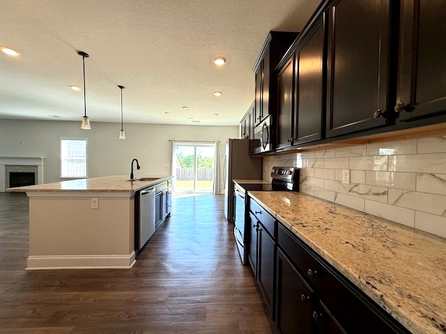 190 RED OAK Place
