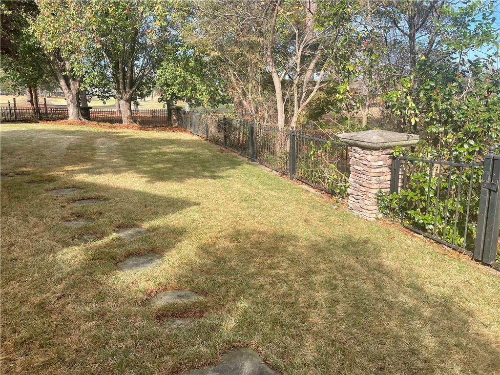 9105 CASTLE PINES Circle