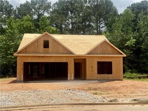 Photo of 2413 MORRISON Trace, Opelika, AL 36804 (MLS # 179585)