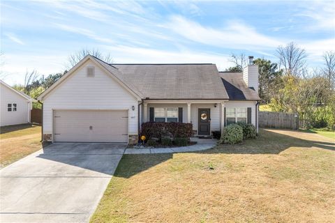 Photo of 407 MEGHAN Court, Opelika, AL 36804 (MLS # 179355)