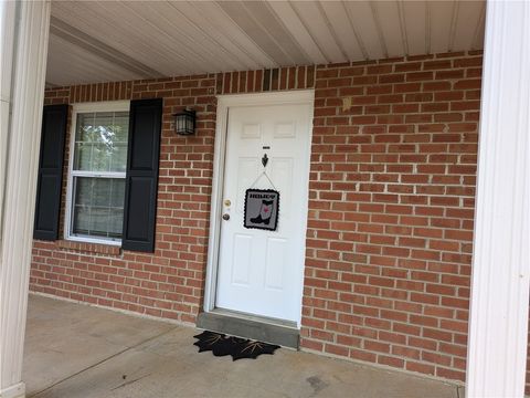 Photo of 164 E University Drive, Auburn, AL 36832 (MLS # 177030)