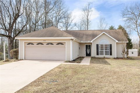 Photo of 1304 DOUGLAS Street, Opelika, AL 36801 (MLS # 178456)