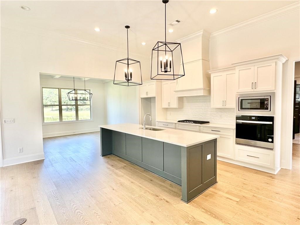 586 GLENVIEW Court