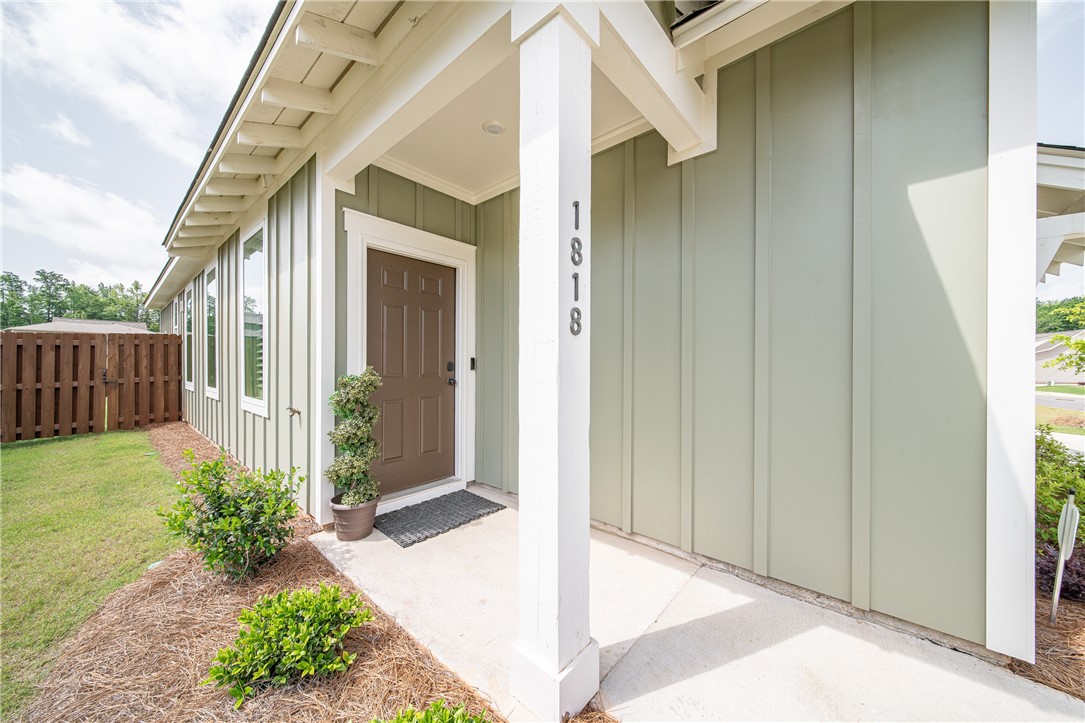1818 Woodward Oaks Trail