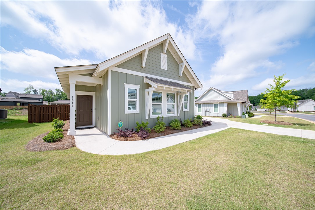 1818 Woodward Oaks Trail