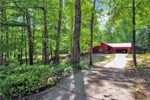 Photo of 2638 INDIAN HILL Road, Auburn, AL 36830 (MLS # 179959)