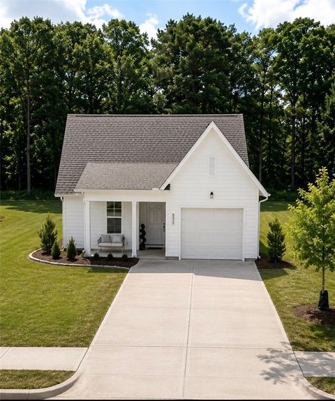 Photo of 213 SUMMER Street, Opelika, AL 36801 (MLS # 181214)