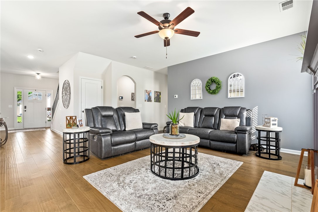 Opelika, Alabama 36804, United States, 5 Bedrooms Bedrooms, ,3 BathroomsBathrooms,Residential,Active,159920