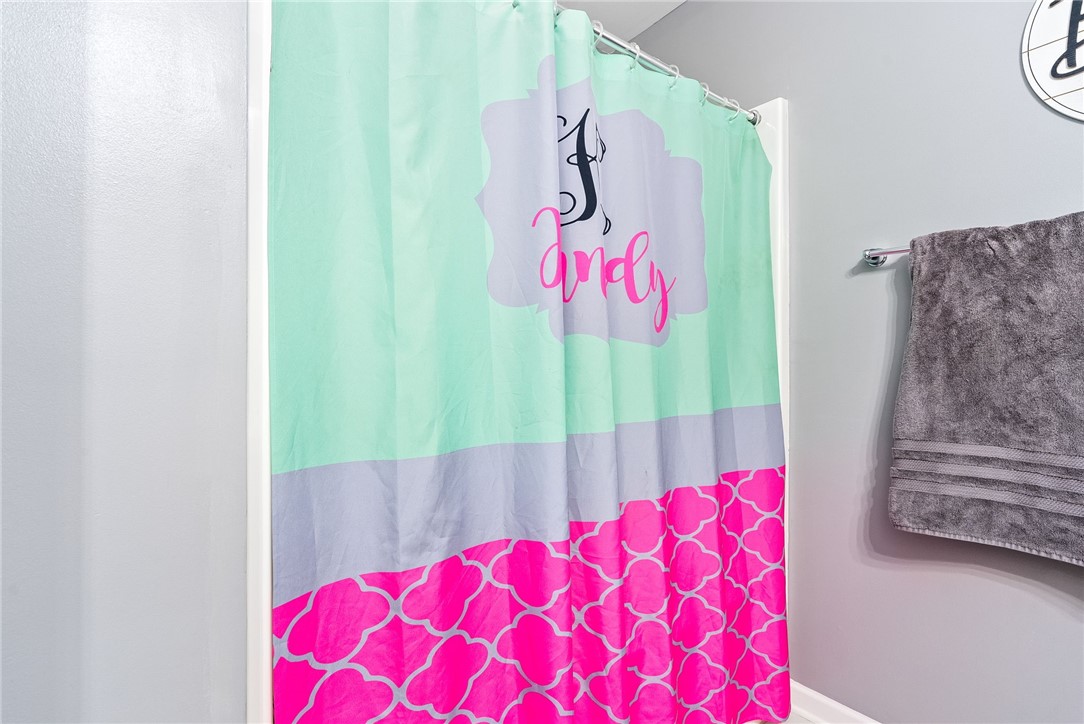 Opelika, Alabama 36804, United States, 5 Bedrooms Bedrooms, ,3 BathroomsBathrooms,Residential,Active,159920