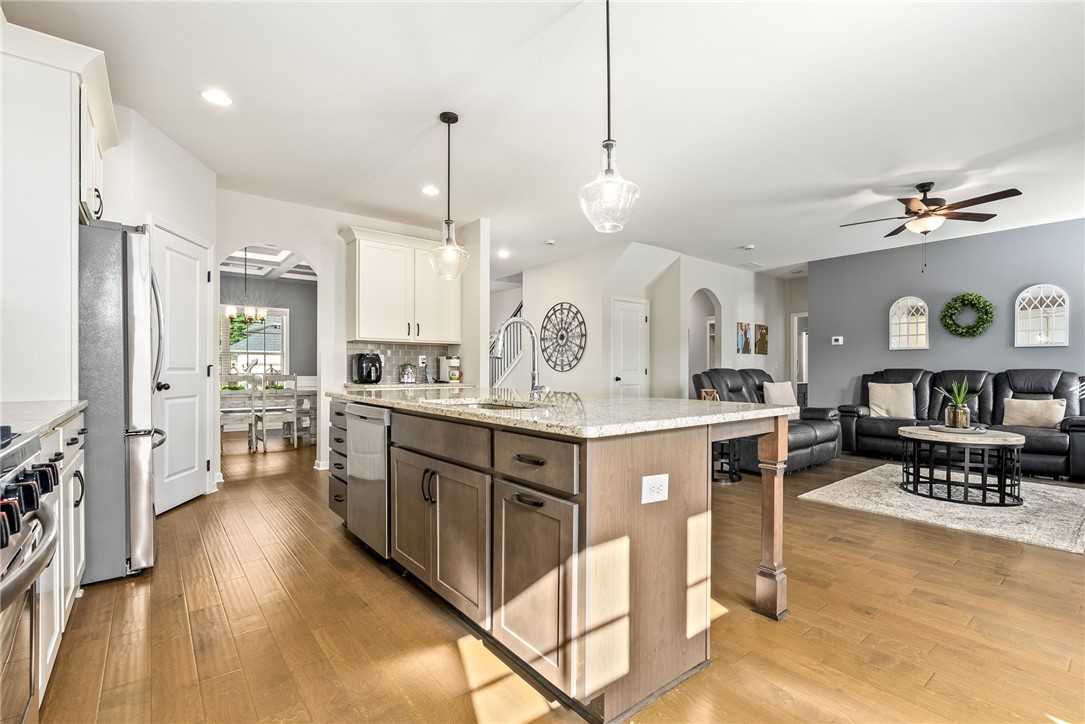 Opelika, Alabama 36804, United States, 5 Bedrooms Bedrooms, ,3 BathroomsBathrooms,Residential,Active,159920