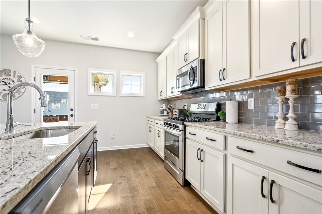 Opelika, Alabama 36804, United States, 5 Bedrooms Bedrooms, ,3 BathroomsBathrooms,Residential,Active,159920