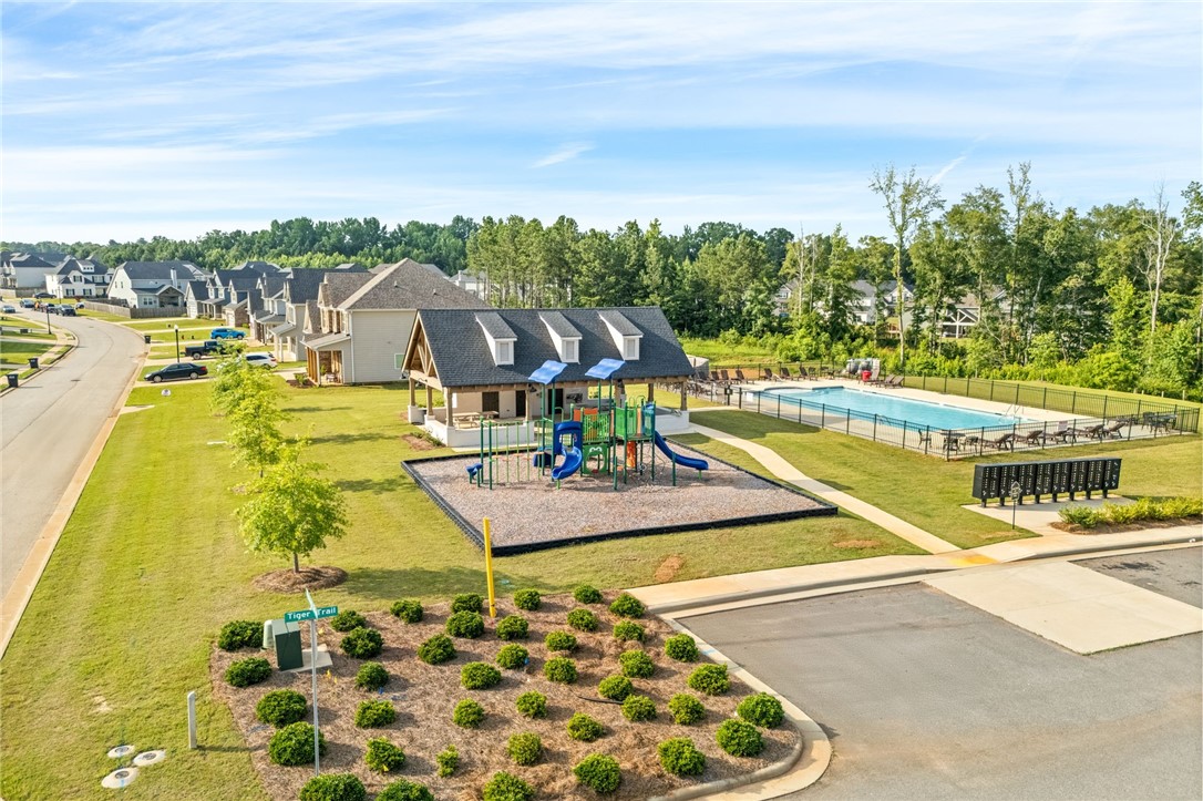 Opelika, Alabama 36804, United States, 5 Bedrooms Bedrooms, ,3 BathroomsBathrooms,Residential,Active,159920