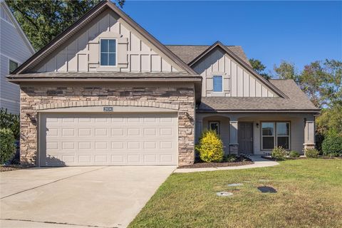 Photo of 2034 SEQUOIA Drive, Auburn, AL 36879 (MLS # 176348)