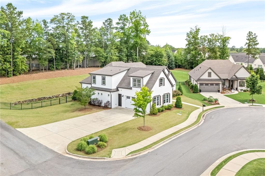 Photo of 1128 WILLOW VIEW Drive, Opelika, AL 36801 (MLS # 175344)