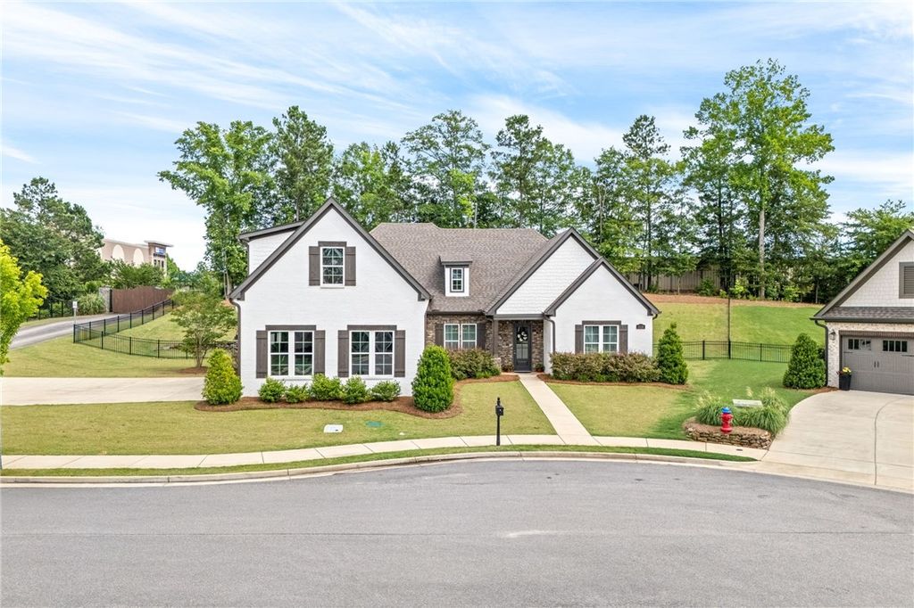 Photo of 1128 WILLOW VIEW Drive, Opelika, AL 36801 (MLS # 175344)