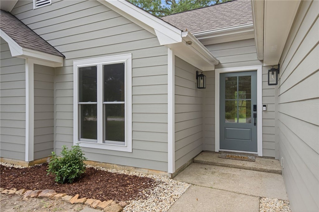 Photo of 1424 AZALEA Drive, Auburn, AL 36830 (MLS # 181647)