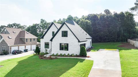 Photo of 118 COACHMANS Drives, Auburn, AL 36832 (MLS # 180563)