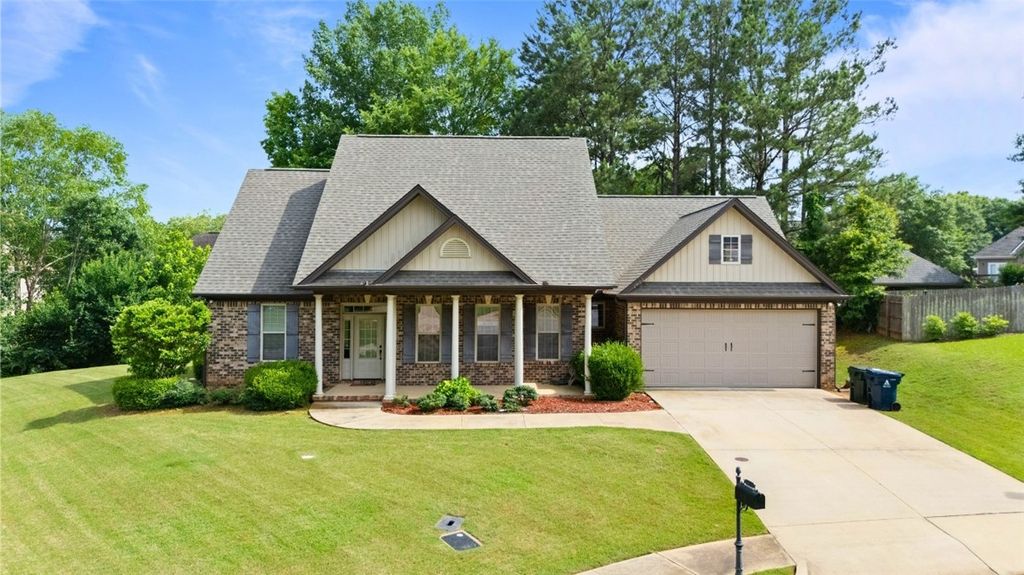 Photo of 1951 YEARLING Court, Auburn, AL 36830 (MLS # 175196)