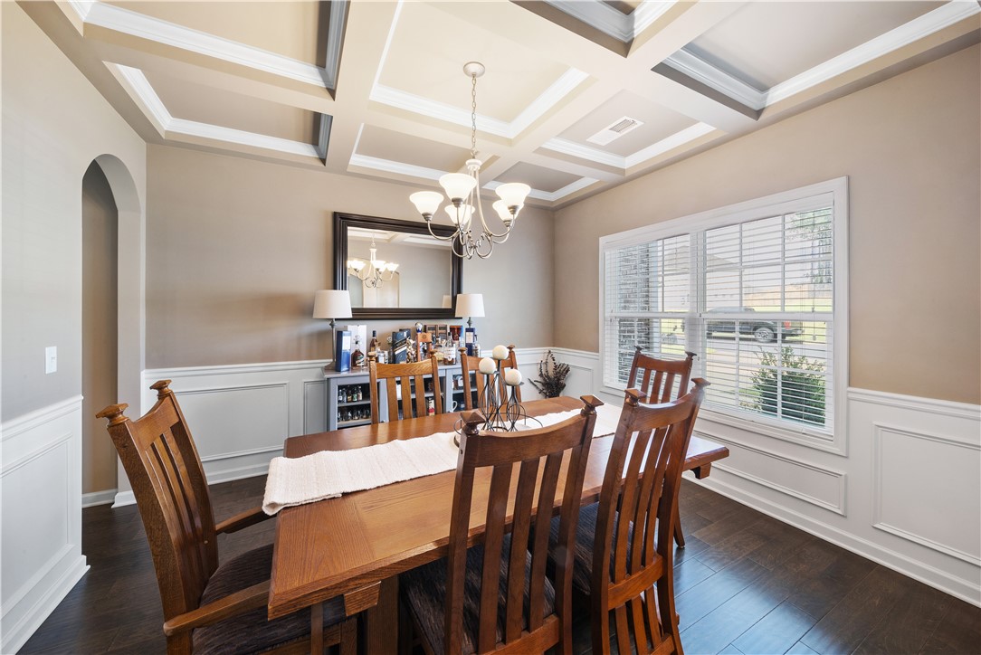 938 W RICHLAND Circle