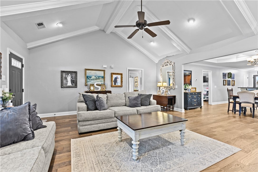 810 COTSWOLD Way