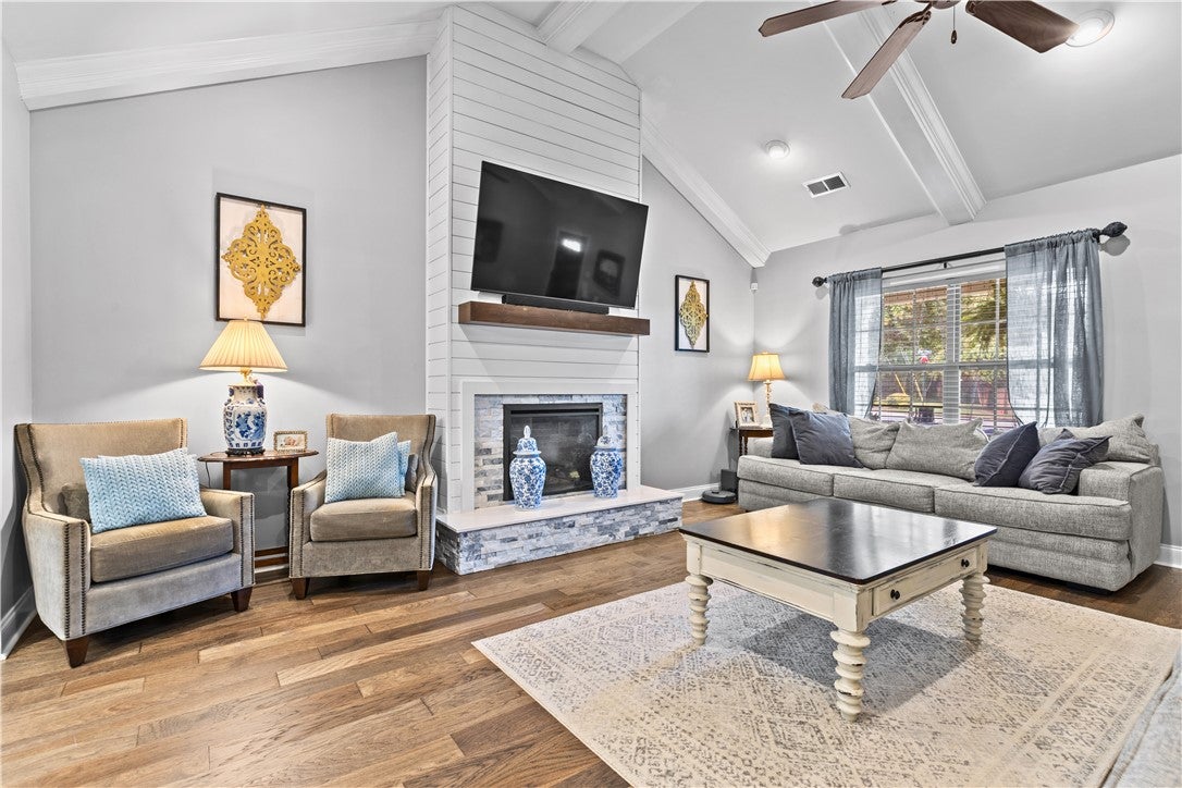 810 COTSWOLD Way